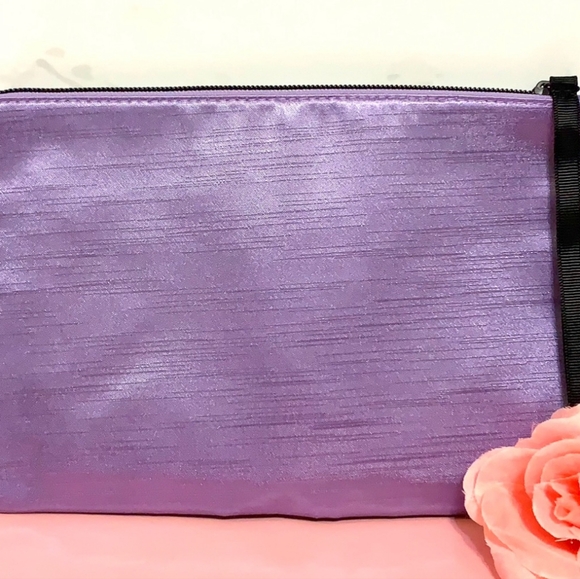 ⚜️GUCCI BEAUTY COSMETIC LAVENDER FLORA POUCH NWOT ♡ - Picture 5 of 5
